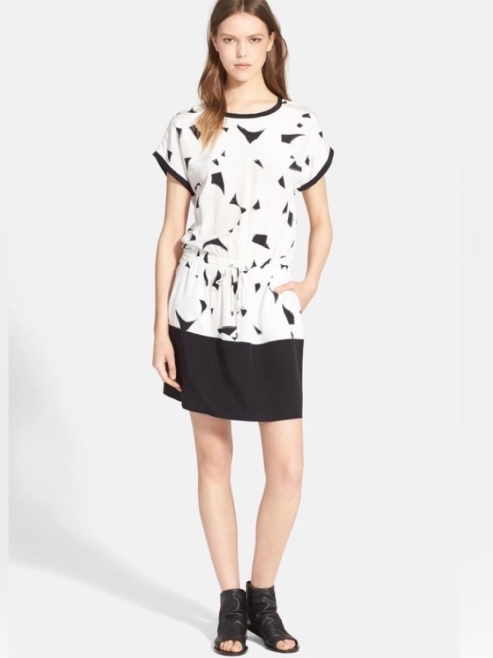 Vince Silk Geometric Print Drawstring Waist Dress size M Lightweight Feminine